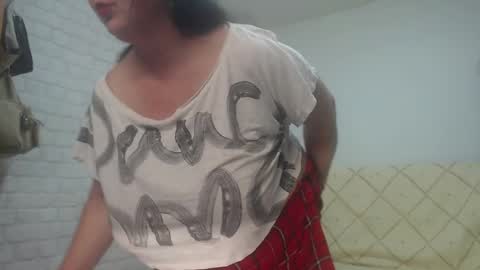 Snapshot of emmasquirt69 chatting on 02-13-25, 09:38 emmasquirt69 online show from 02-13-25, 09:38