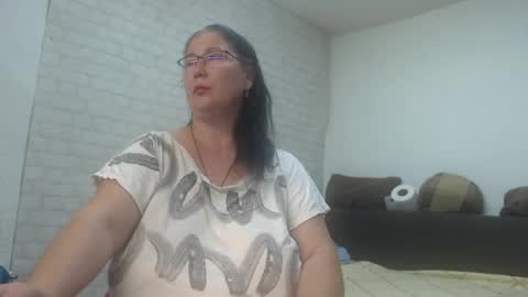 Snapshot of emmasquirt69 chatting on 06-04-26, 06:19 emmasquirt69 online show from 06-04-26, 06:19