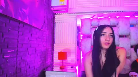 Snapshot of emmateylor chatting on 05-16-26, 10:36 Emma online show from 05-16-26, 10:36