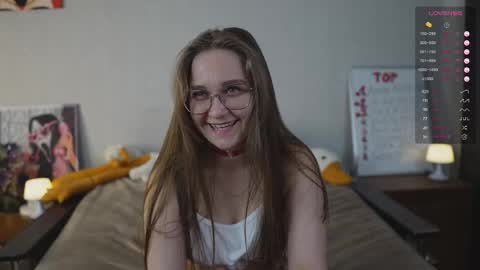 Snapshot of emmatiny chatting on 11-13-25, 05:01 Mia online show from 11-13-25, 05:01