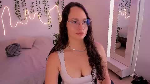 Emma Torres online show from 10-09-25, 02:15