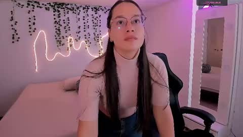 Emma Torres online show from 10-13-25, 01:44