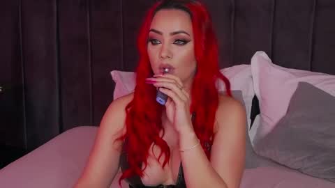 Snapshot of emmelyn_ chatting on 03-09-26, 06:06 Emm online show from 03-09-26, 06:06