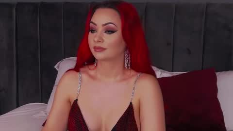 Snapshot of emmelyn_ chatting on 03-19-26, 05:00 Emm online show from 03-19-26, 05:00