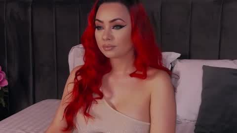 Snapshot of emmelyn_ chatting on 04-10-26, 04:06 Emm online show from 04-10-26, 04:06