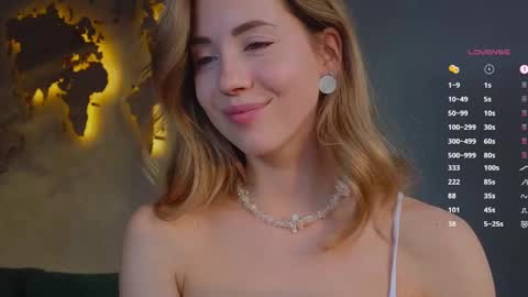 Snapshot of emmi_rosee chatting on 02-05-25, 01:22 Miss Emmi online show from 02-05-25, 01:22