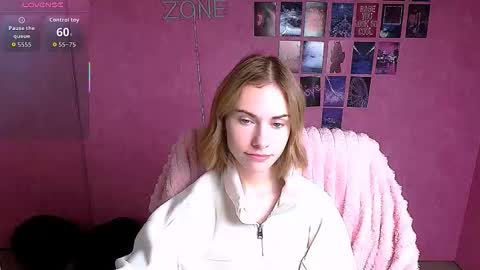 Snapshot of emmi_rossum chatting on 12-18-25, 06:08 Emmi online show from 12-18-25, 06:08