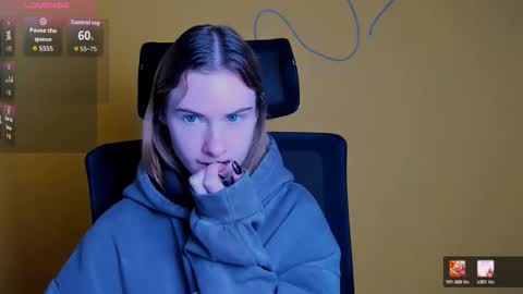 Snapshot of emmi_rossum chatting on 02-18-26, 06:20 Emmi online show from 02-18-26, 06:20