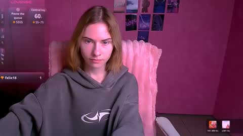 Snapshot of emmi_rossum chatting on 02-19-26, 06:20 Emmi online show from 02-19-26, 06:20