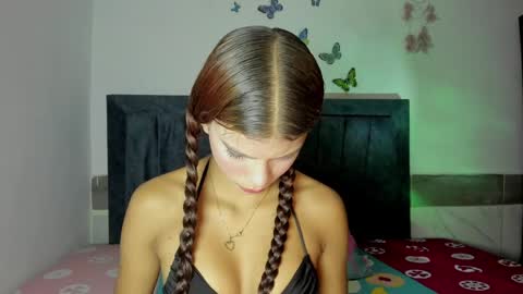 Snapshot of emmie_bunny chatting on 04-04-26, 10:18 Emmie online show from 04-04-26, 10:18