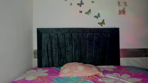 Snapshot of emmie_bunny chatting on 04-14-26, 11:00 Emmie online show from 04-14-26, 11:00