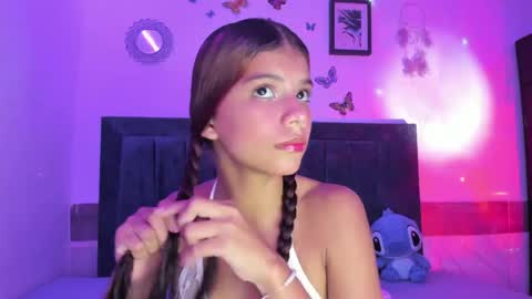 Snapshot of emmie_bunny chatting on 04-18-26, 11:27 Emmie online show from 04-18-26, 11:27