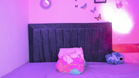 Snapshot of emmie_bunny chatting on 04-21-26, 02:51 Emmie online show from 04-21-26, 02:51
