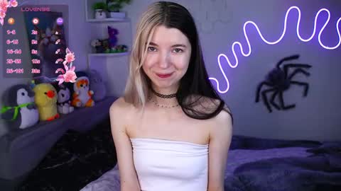 Snapshot of emmie_everly chatting on 04-28-26, 08:47 emmie_everly online show from 04-28-26, 08:47