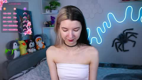 Snapshot of emmie_everly chatting on 05-07-26, 08:03 emmie_everly online show from 05-07-26, 08:03