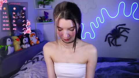 Snapshot of emmie_everly chatting on 05-08-26, 09:09 emmie_everly online show from 05-08-26, 09:09