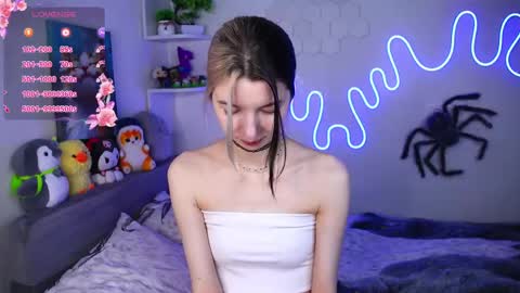 Snapshot of emmie_everly chatting on 05-14-26, 08:37 emmie_everly online show from 05-14-26, 08:37