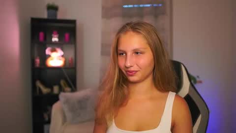 Snapshot of emmie_murray chatting on 10-17-25, 01:03 Emmie online show from 10-17-25, 01:03