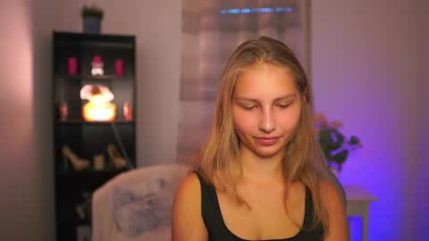 Snapshot of emmie_murray chatting on 10-18-25, 02:29 Emmie online show from 10-18-25, 02:29