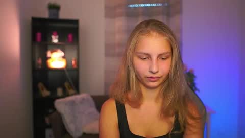 Snapshot of emmie_murray chatting on 10-25-25, 01:29 Emmie online show from 10-25-25, 01:29