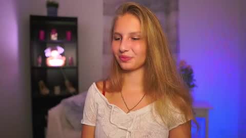 Snapshot of emmie_murray chatting on 11-13-25, 02:16 Emmie online show from 11-13-25, 02:16