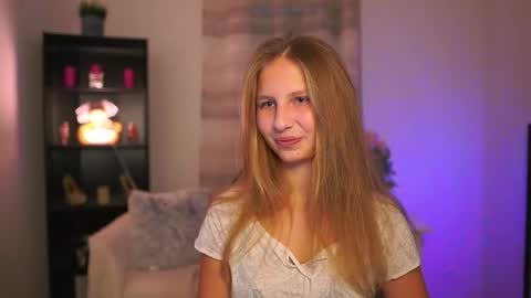 Snapshot of emmie_murray chatting on 11-19-25, 02:17 Emmie online show from 11-19-25, 02:17