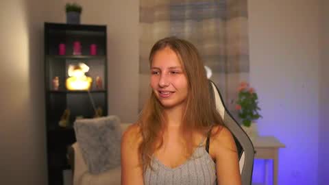 Snapshot of emmie_murray chatting on 12-20-25, 02:35 Emmie online show from 12-20-25, 02:35