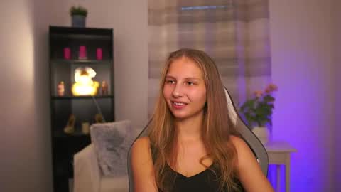 Snapshot of emmie_murray chatting on 02-04-26, 02:12 Emmie online show from 02-04-26, 02:12