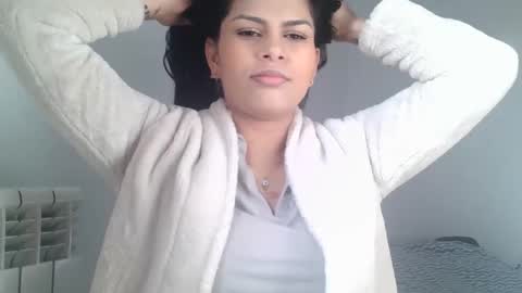 Snapshot of emmie_xxx chatting on 12-18-24, 10:19 emmie online show from 12-18-24, 10:19