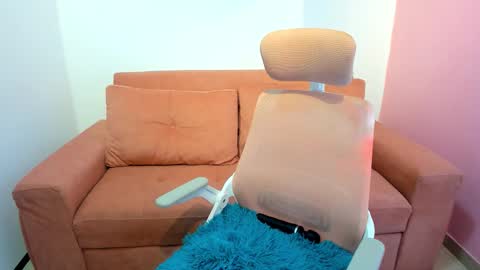 Snapshot of emmiejones_ chatting on 01-06-26, 02:21 Emmi online show from 01-06-26, 02:21