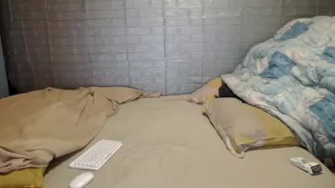 Emmily000 online show from 11-10-25, 08:41