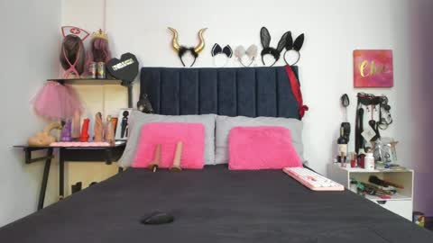 Snapshot of emmily_giraldo chatting on 04-23-26, 12:51 online show from 04-23-26, 12:51