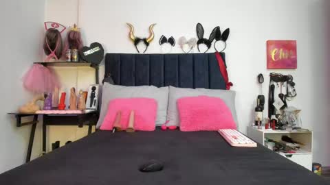 Snapshot of emmily_giraldo chatting on 04-24-26, 12:40 online show from 04-24-26, 12:40