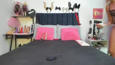 Snapshot of emmily_giraldo chatting on 04-27-26, 12:36 online show from 04-27-26, 12:36