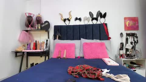 Snapshot of emmily_giraldo chatting on 07-14-26, 12:55 online show from 07-14-26, 12:55