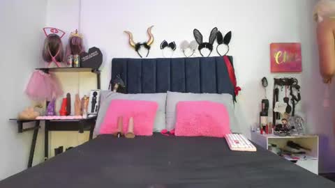Snapshot of emmily_giraldo chatting on 07-21-26, 12:29 online show from 07-21-26, 12:29
