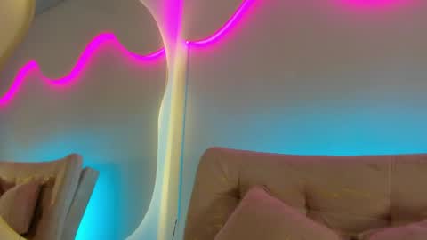 Snapshot of emmilybratz chatting on 05-13-26, 01:52 EMMILY online show from 05-13-26, 01:52