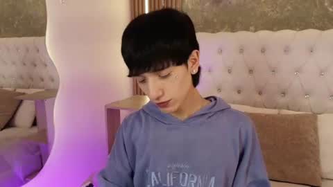 Snapshot of emmo_boy chatting on 06-10-26, 02:38 SERGIO online show from 06-10-26, 02:38