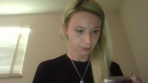 Snapshot of emmwarr1514 chatting on 06-13-26, 06:50 emmwarr1514 online show from 06-13-26, 06:50