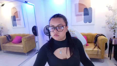 Snapshot of emmy__honey chatting on 08-08-26, 12:29 emmy__honey online show from 08-08-26, 12:29
