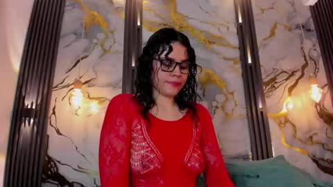 Snapshot of emmy_thompso chatting on 06-10-26, 11:53 Emmy online show from 06-10-26, 11:53
