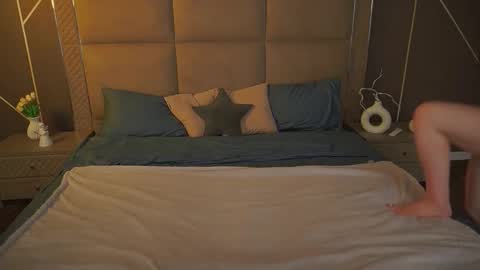 E M M Y online show from 10-08-25, 07:06