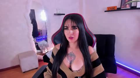 Emmy Evans  online show from 01-05-26, 07:39