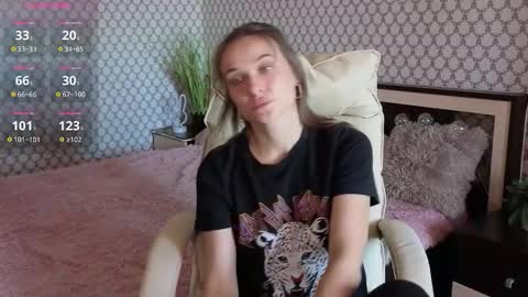 Snapshot of emmyskyy chatting on 09-22-25, 09:11 Emma online show from 09-22-25, 09:11