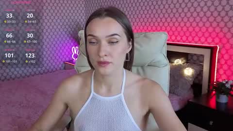 Snapshot of emmyskyy chatting on 09-23-25, 09:23 Emma online show from 09-23-25, 09:23