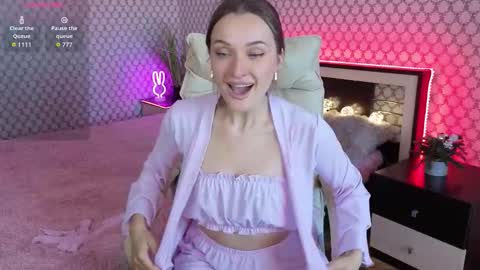 Snapshot of emmyskyy chatting on 09-26-25, 09:02 Emma online show from 09-26-25, 09:02