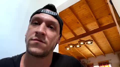 EMO online show from 11-06-25, 01:12