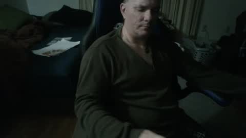 Snapshot of emsguy1 chatting on 01-03-25, 06:33 Matt online show from 01-03-25, 06:33