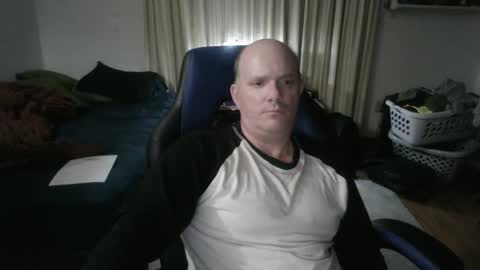 Snapshot of emsguy1 chatting on 10-04-25, 03:59 Matt online show from 10-04-25, 03:59