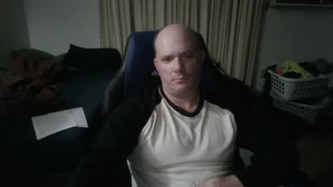 Snapshot of emsguy1 chatting on 10-05-25, 03:38 Matt online show from 10-05-25, 03:38